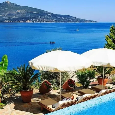 Four Spacious Bed Terraces & Infinity Pool With Sea Views