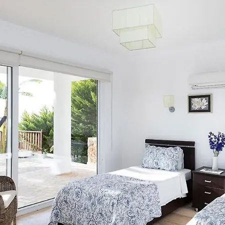 Four Spacious Bed Terraces & Infinity Pool With Sea Views Vila